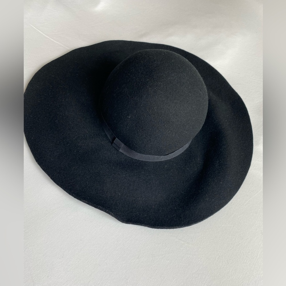 Black 100% wool round floppy hat